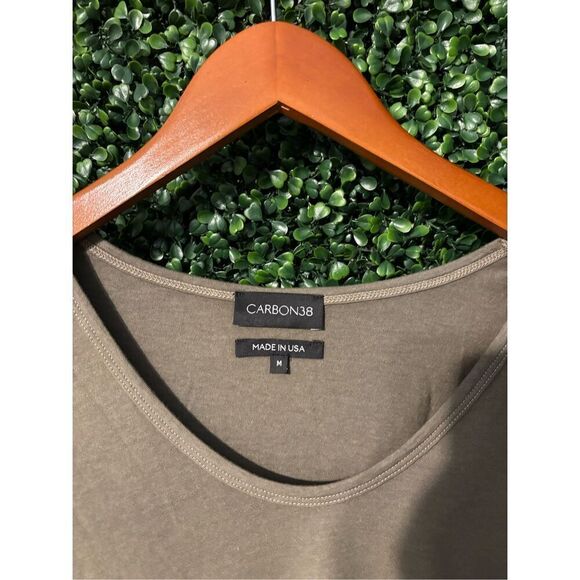 Carbon38 Green NWOT Pocket V-Neck Tee Sz Medium - Picture 2 of 3